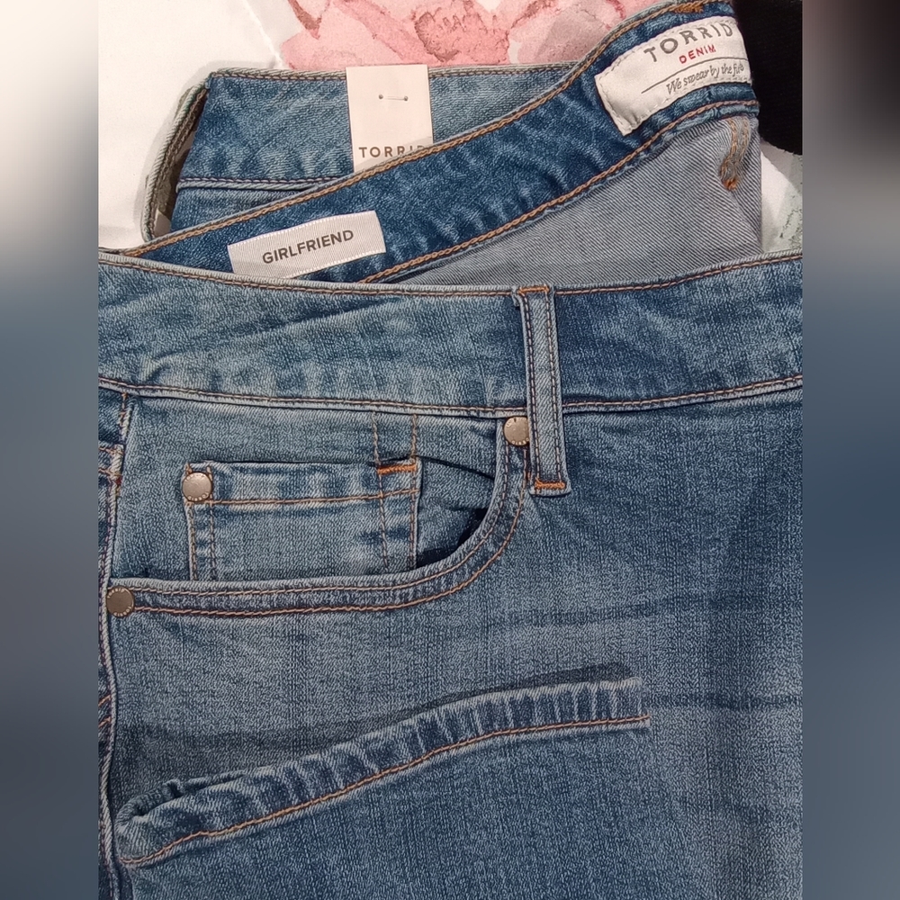 TORRID GIRLFRIEND JEANS . Size 18R